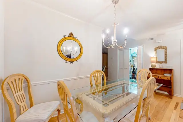 Dining area at The Cottages at Shipyard 39